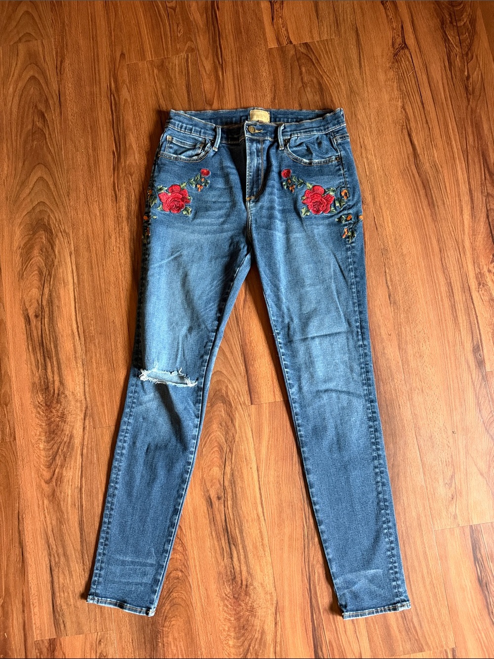 Driftwood Jackie 29 Blue Embroidered Rose Skinny Jeans **as is read